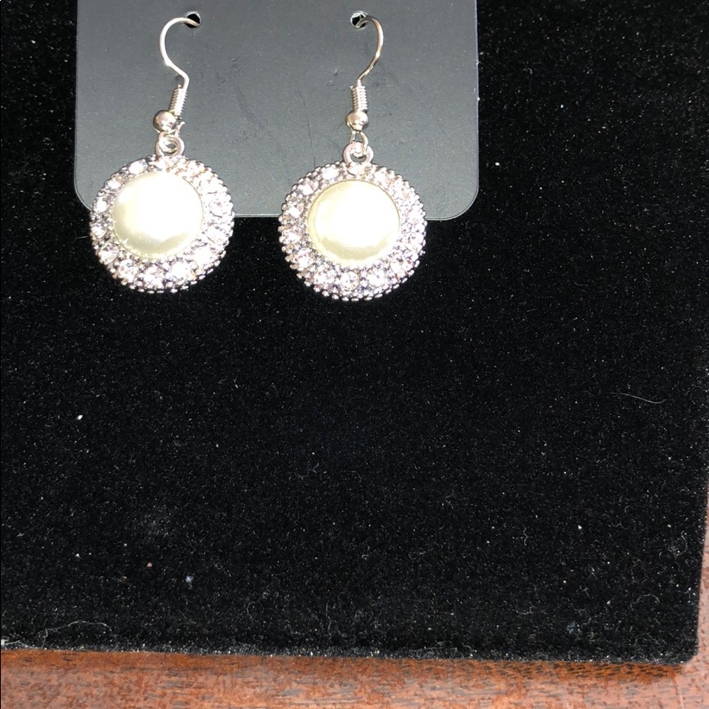Silver earrings with diamonds